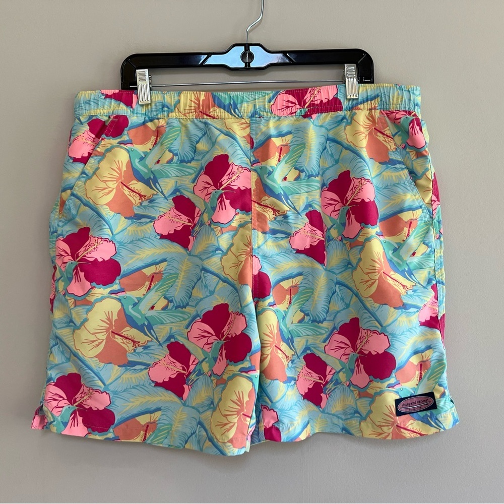 VINEYARD VINES 7” Chappy Printed Floral Hummingbird Swim Trunks, Blue/Red, L